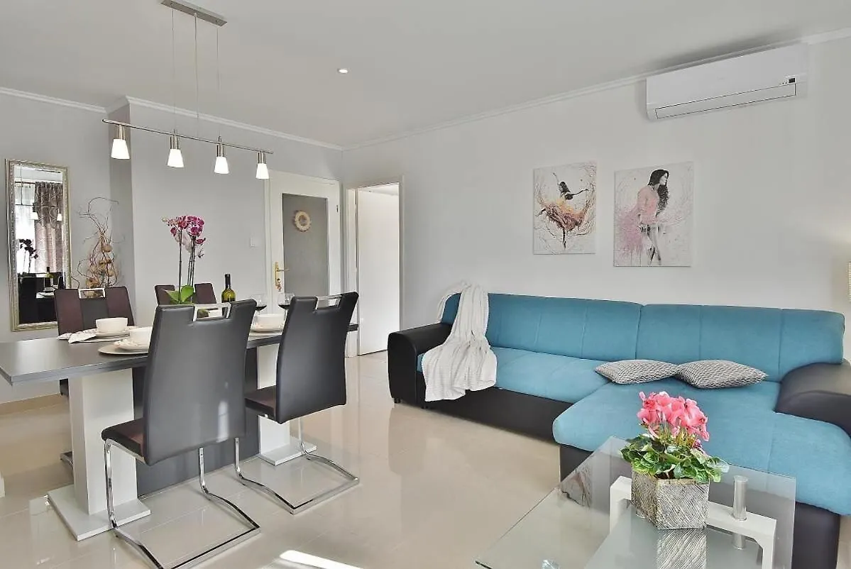 Apartments Ruzica Banjol
