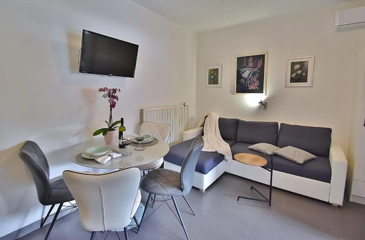 Apartments Ruzica Banjol