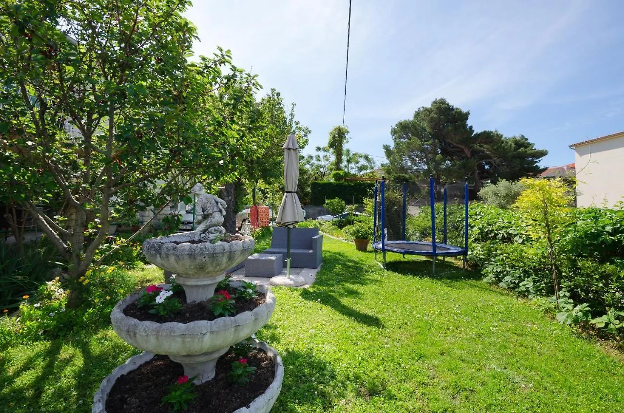 Apartments Ruzica Banjol 0*,