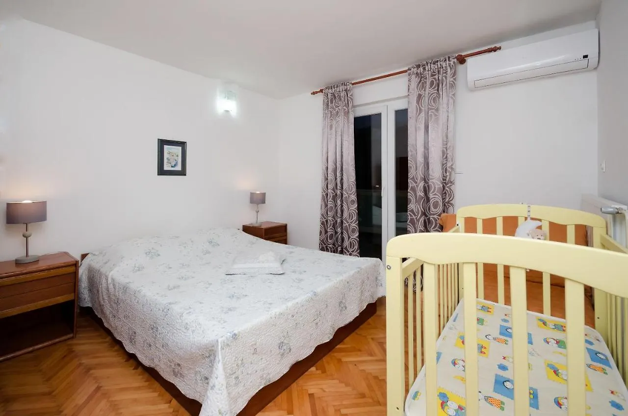 Apartments Ruzica Banjol