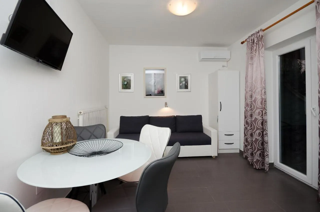 Apartments Ruzica Banjol