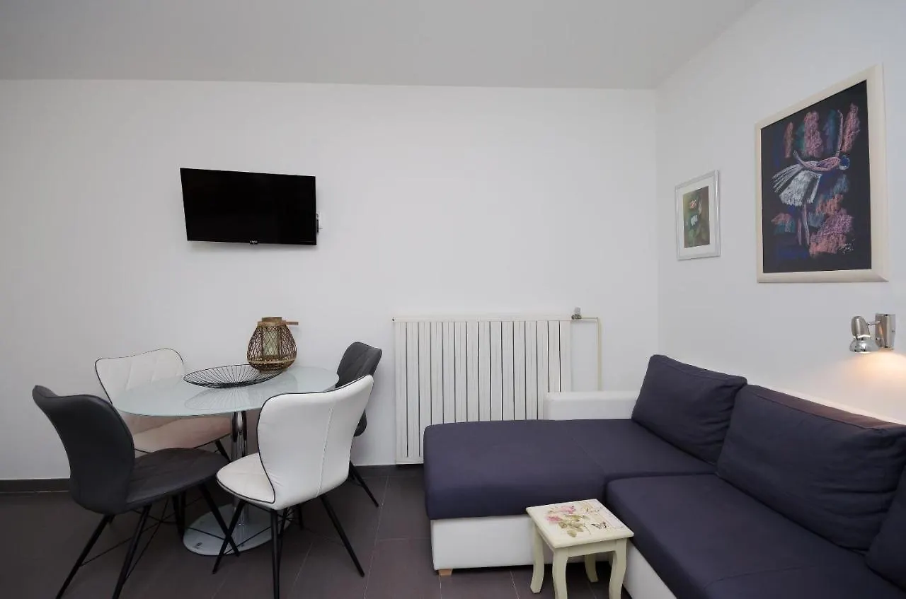 Apartments Ruzica Banjol
