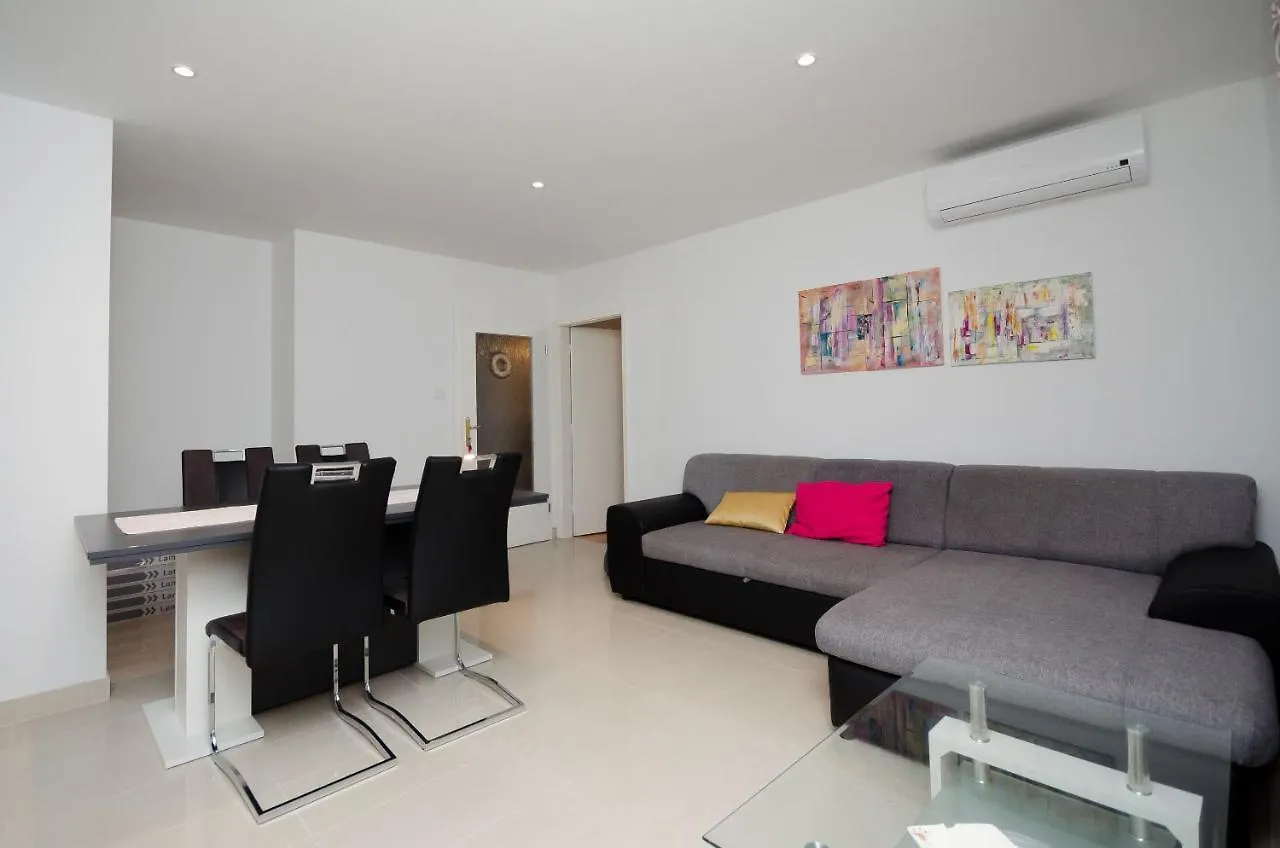 Apartments Ruzica Banjol