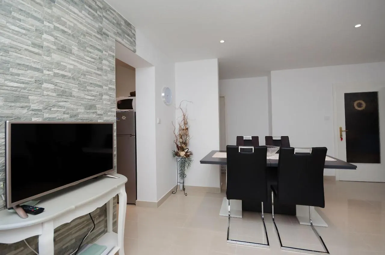 Apartments Ruzica Banjol