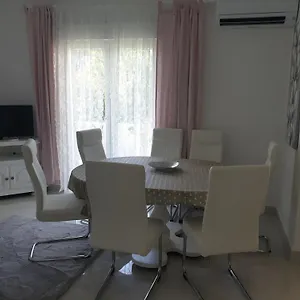  Apartment Mare