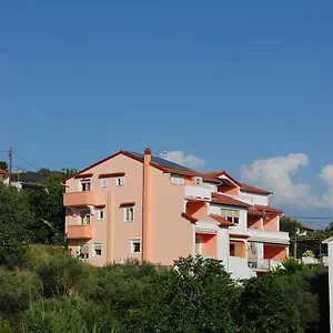  Apartment Toska